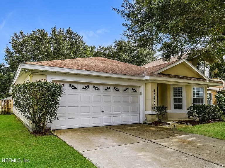 12579 Woodfield Cir W — Photo 2