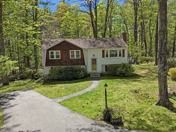 23 Bancroft St, Pepperell, MA 01463