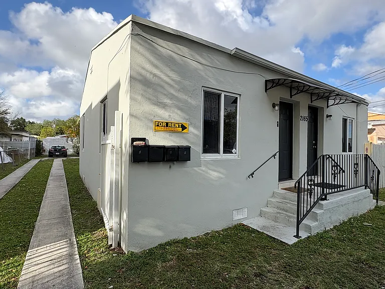 2165 NW 23rd St #1 — Photo 3