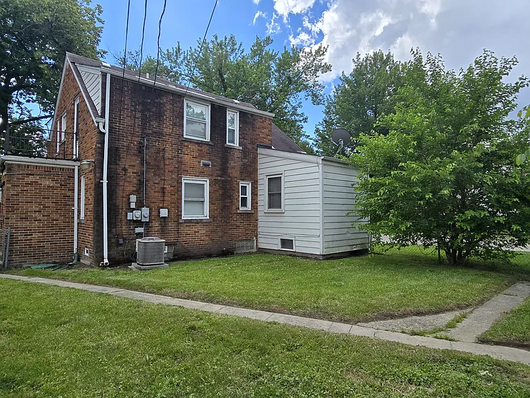 15205 Maplewood Ave — Photo 47