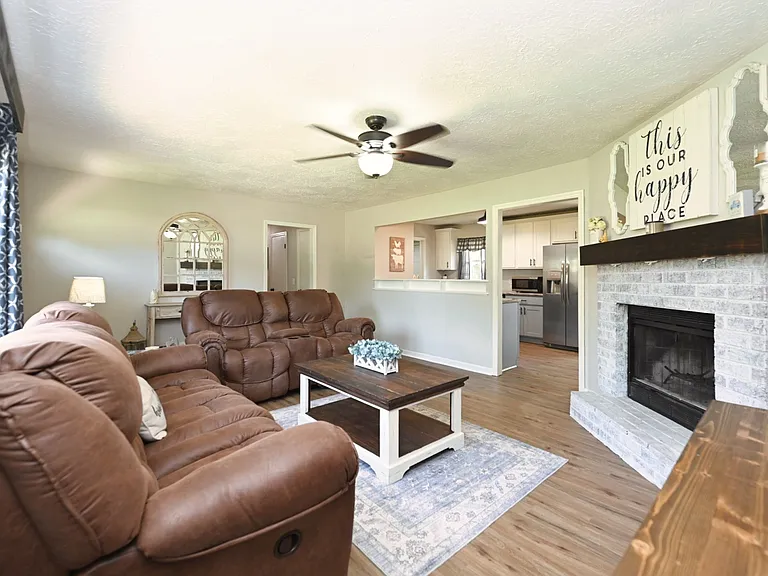 409 Sunnybrook Dr — Photo 4