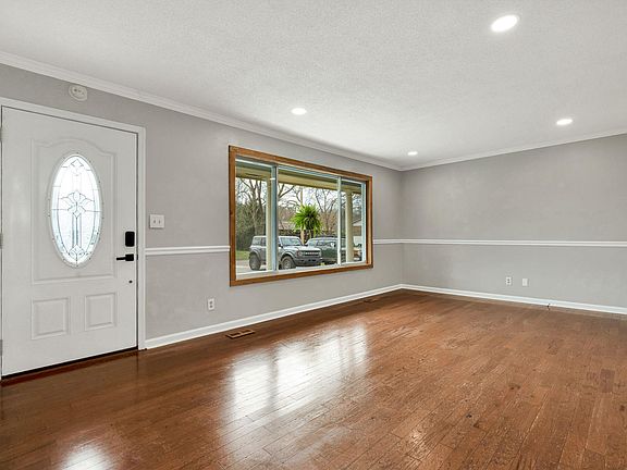 3rd image of 4645 E Circle Dr NW