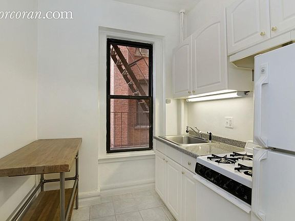 2nd image of 44 W 96th St APT 1D