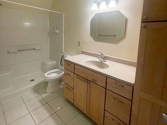 5th image of 216 Fillmore St #A