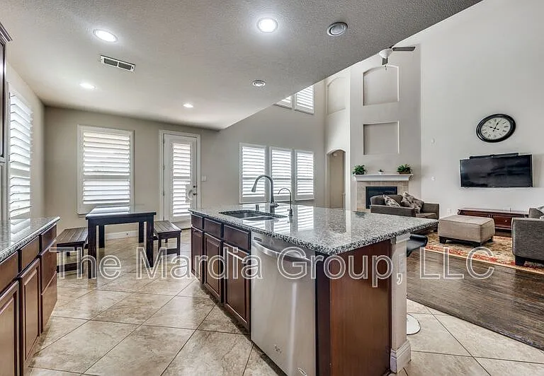 7340 Beranger Dr — Photo 14
