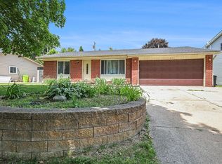 843 Provincetown Rd, Auburn Hills, MI 48326