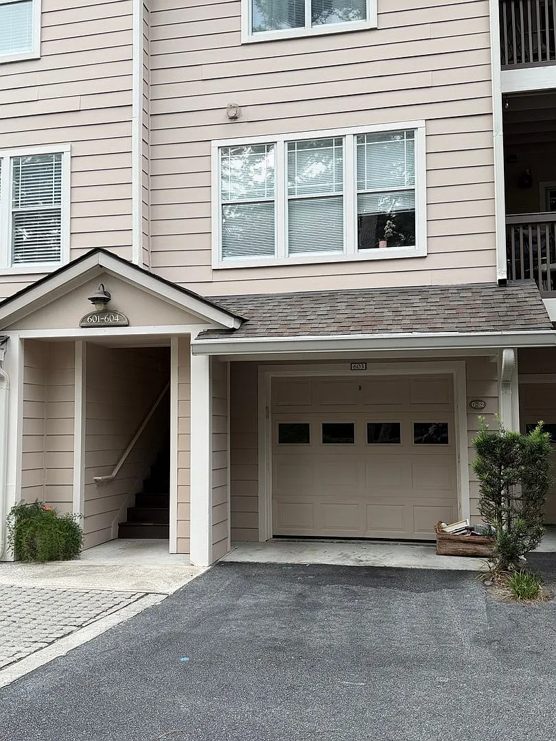 Unfurnished Two Bedroom Brighton Bay Villa with Garage! — Photo 1