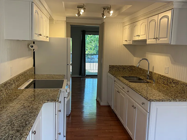 806 Oak Brook Ridge Dr — Photo 3