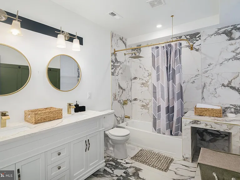 3127 Richmond St #1 — Photo 8