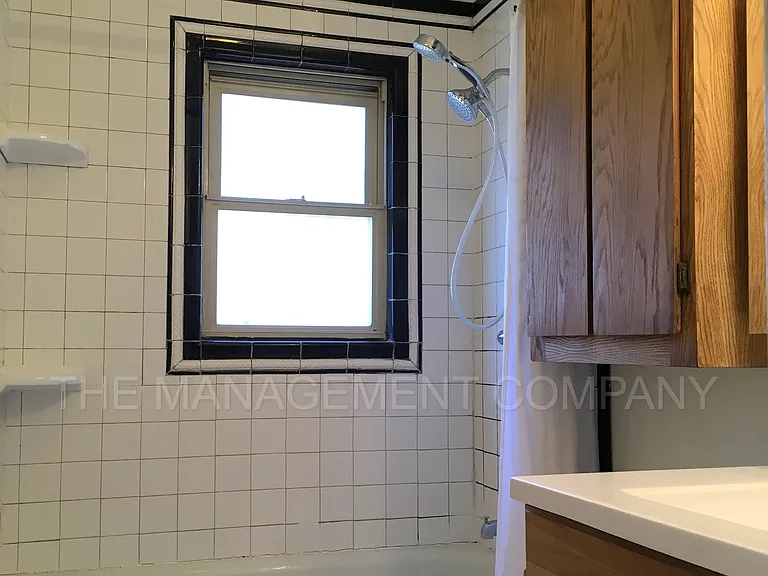 576 Addison Ave W — Photo 17