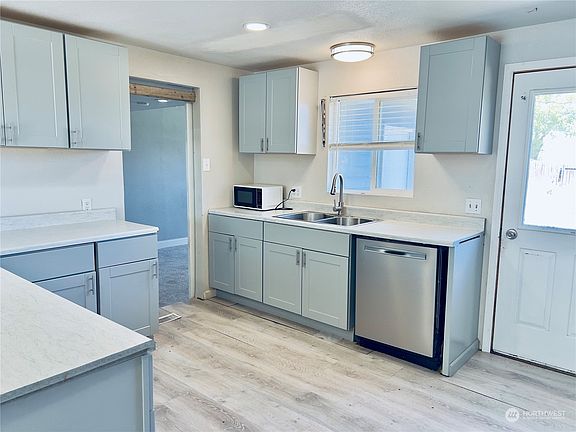 5th image of 1331 E Larch