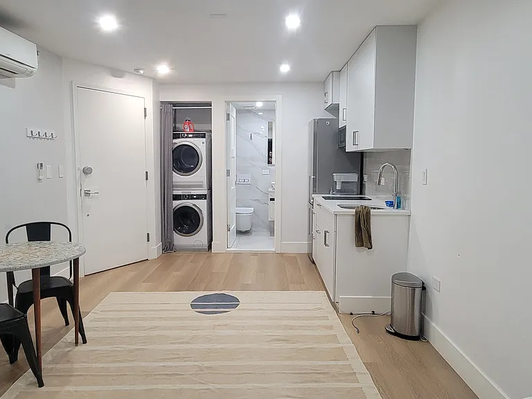 21 Polhemus Pl #BF — Photo 2