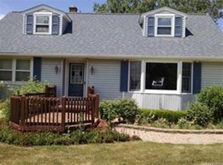 3984 Ridgelea Dr, Lockport, NY 14094