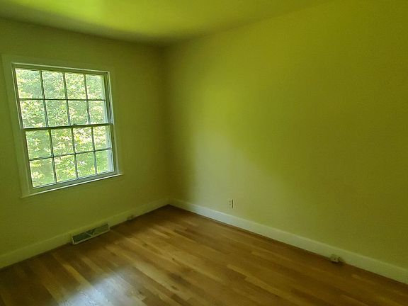 5th image of 627 Scott Ave #627