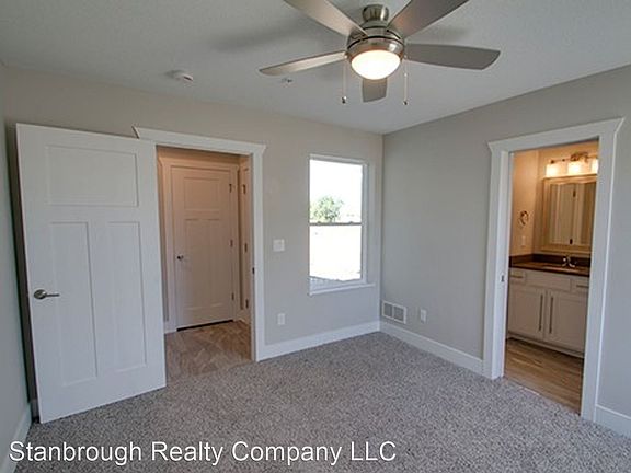 3rd image of 220 SE Boulder Ct #9531895