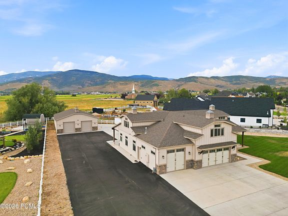 3rd image of 560 Aspen Rd