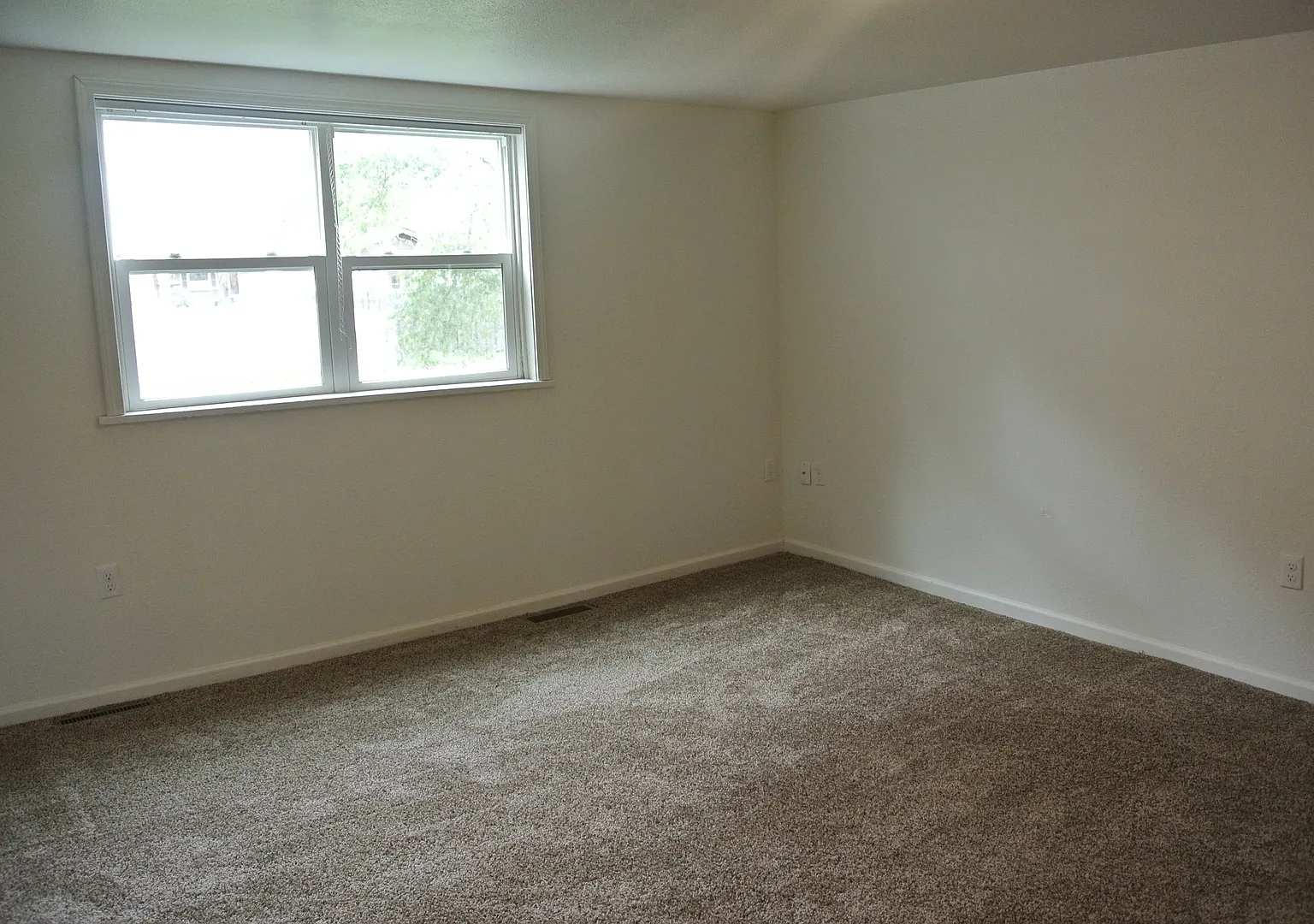 House- NW — Photo 3