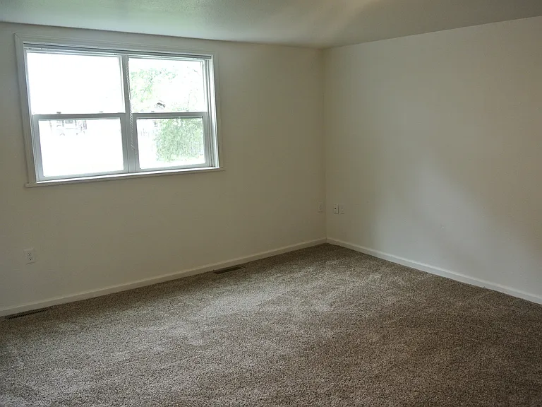 House- NW — Photo 3