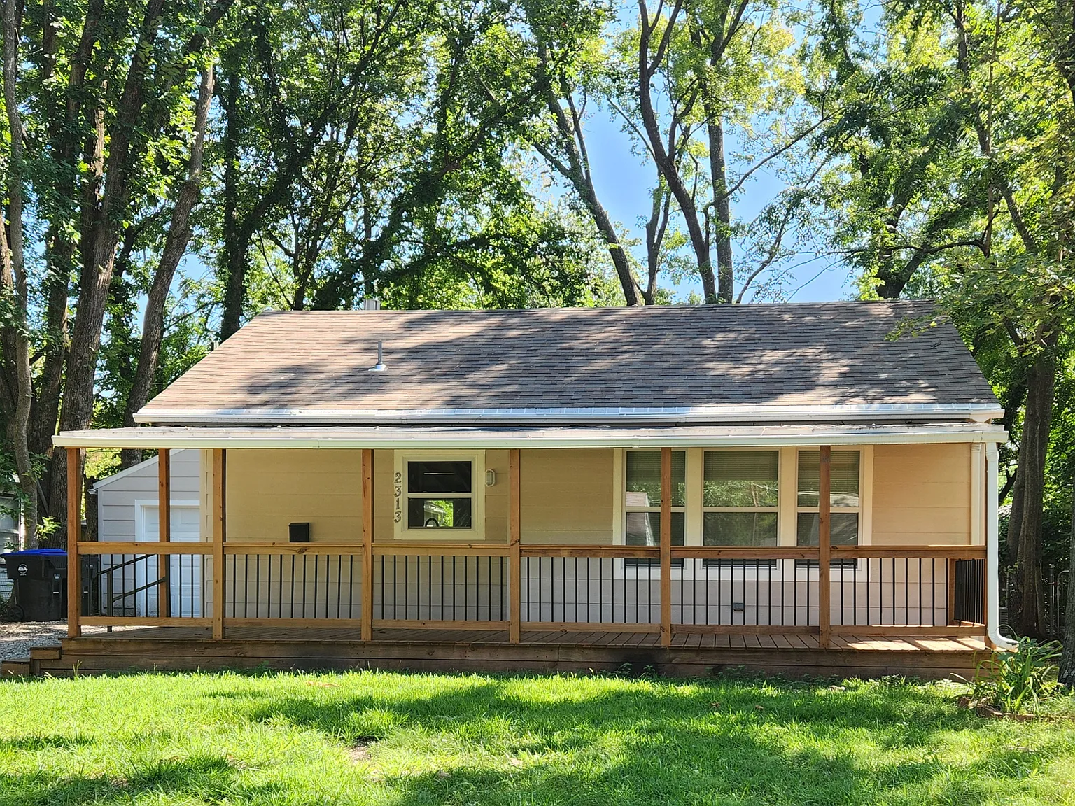 3 bed, 1.5 bath, 956 sqft, $1,400 — Photo 1