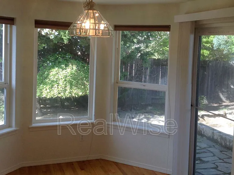 804 Corey Dr — Photo 10