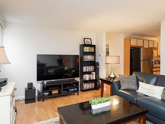 5th image of 17 Bourbon St APT 80