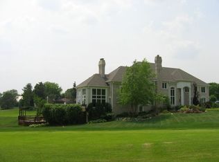 9 Turning Shore Dr, South Barrington, IL 60010