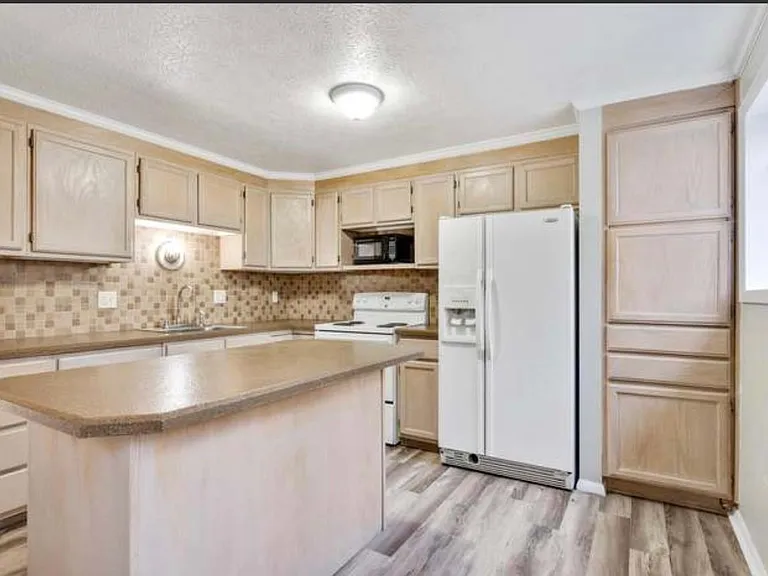 4382 Biscayne Ct — Photo 25