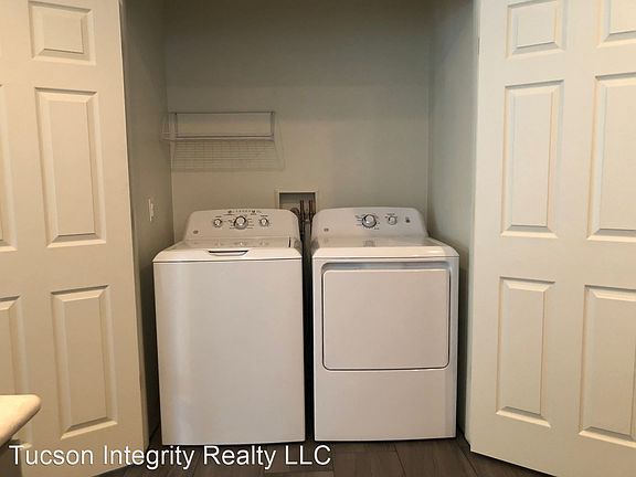 4th image of 1121 E 8th St #6634147