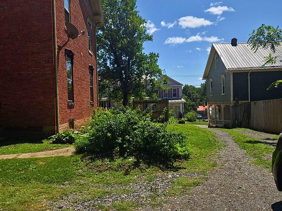 5th image of 107 E Main St