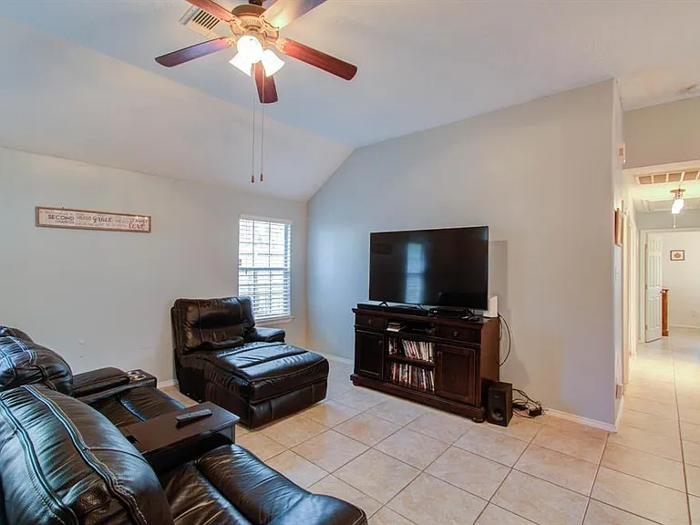 4010 Bealey Ln — Photo 8