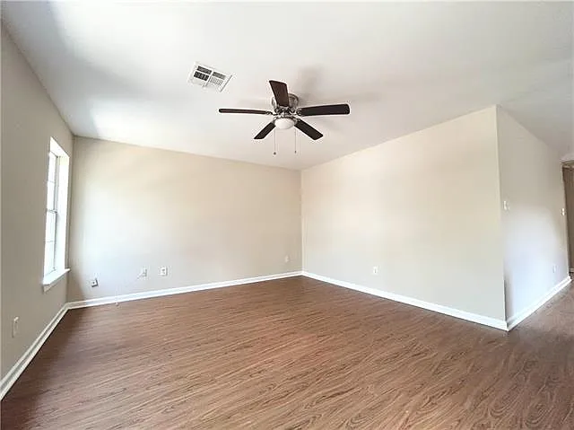 3 bed, 1.0 bath, 1100 sqft, $1,500 — Photo 2