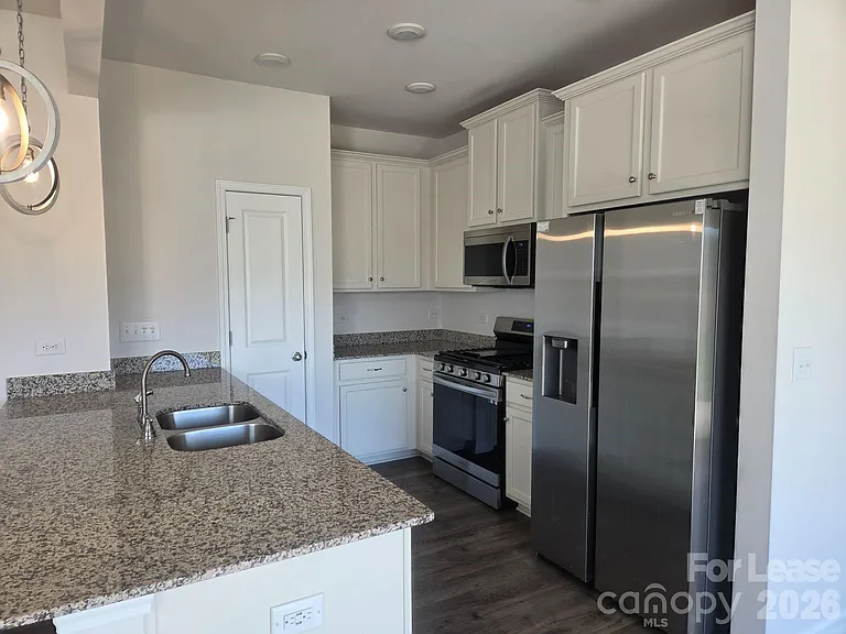 8185 Sheffield Dr — Photo 6