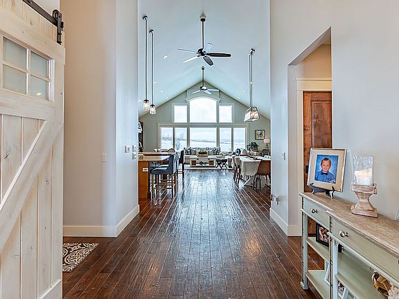 2nd image of 7810 Turnberry Cir
