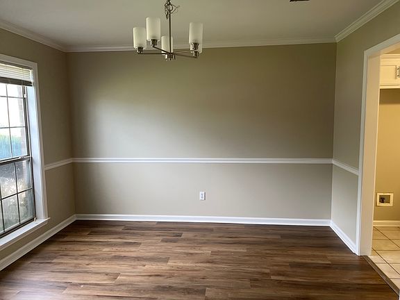 3rd image of 27 Emerald Cir