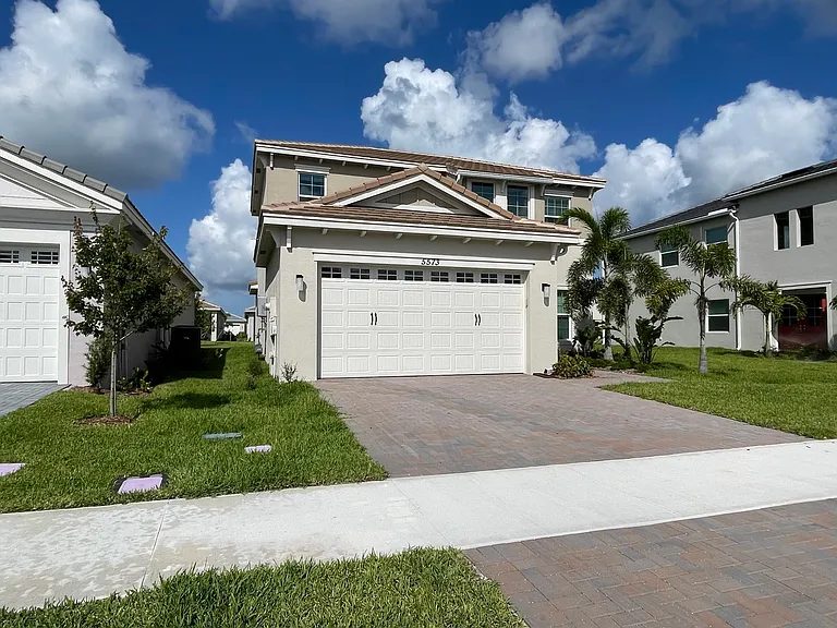 5573 Zestar Ln — Photo 2