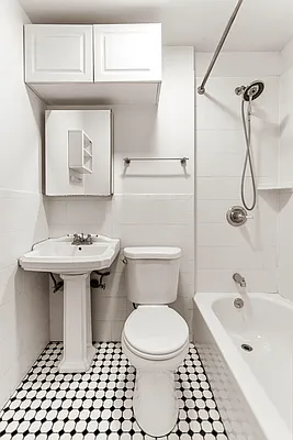 Bathroom, photo 1