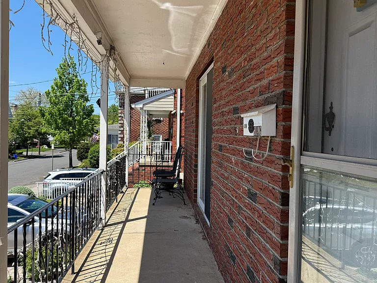 25 Spring St #A — Photo 3