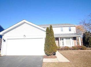 1089 Stone Creek Cir, Crystal Lake, IL 60014