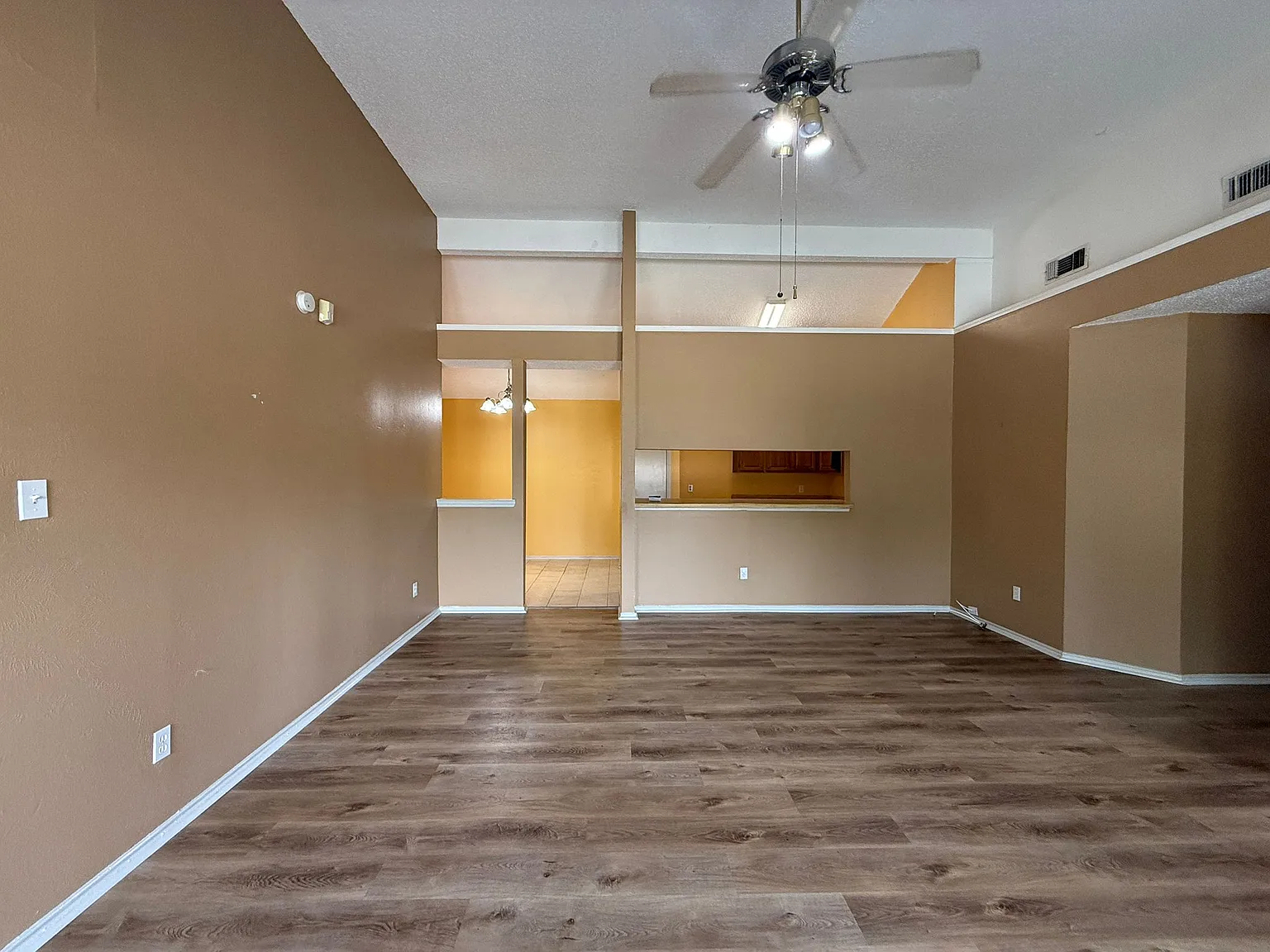 3 bed, 1347 sqft, $1,860 — Photo 4
