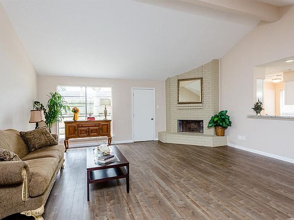 4th image of 7106 Sharpsburg Dr