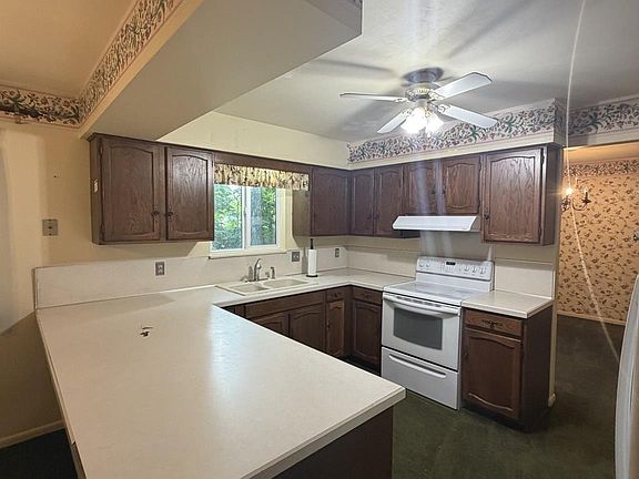 3rd image of 2249 Belle Meade Dr