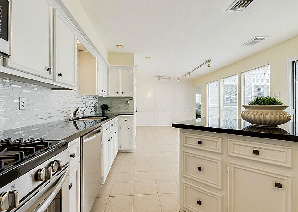 1st image of 14218 Hillvale Dr