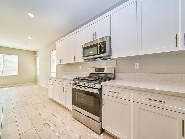 2622 E Embry Ln — Photo 9