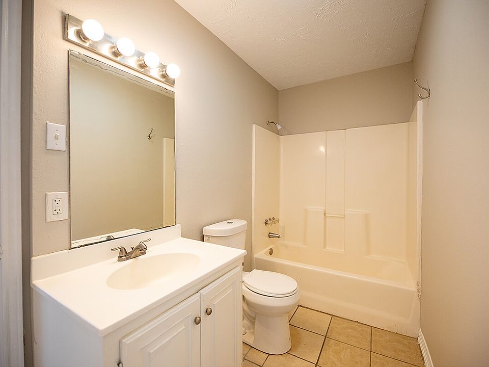 879B-SISTRUNK-bathroom2_06242025