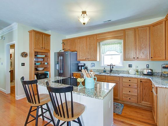 4th image of 103 Wyndpark Cir