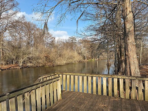 5th image of 417 Pecan Dr