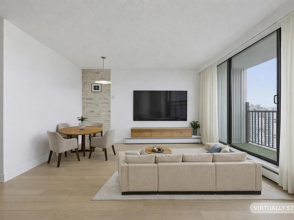5th image of 1330 Harwood St #2103