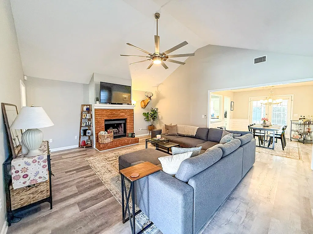 3 bed, 1585 sqft, $1,950 — Photo 4