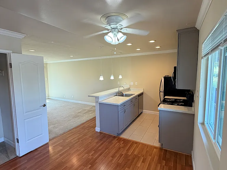 Sunnyvale Terrace Apartments — Photo 12