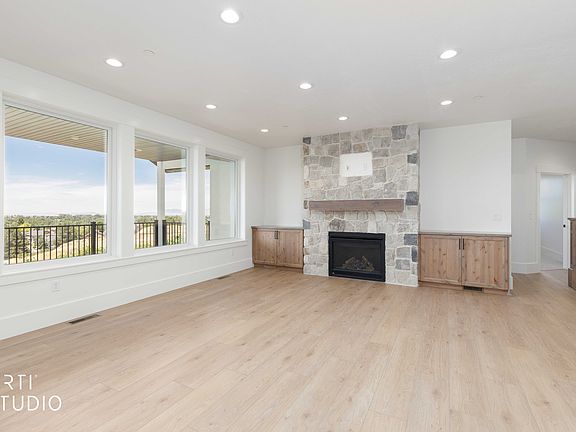4th image of 1295 Sunset Ct